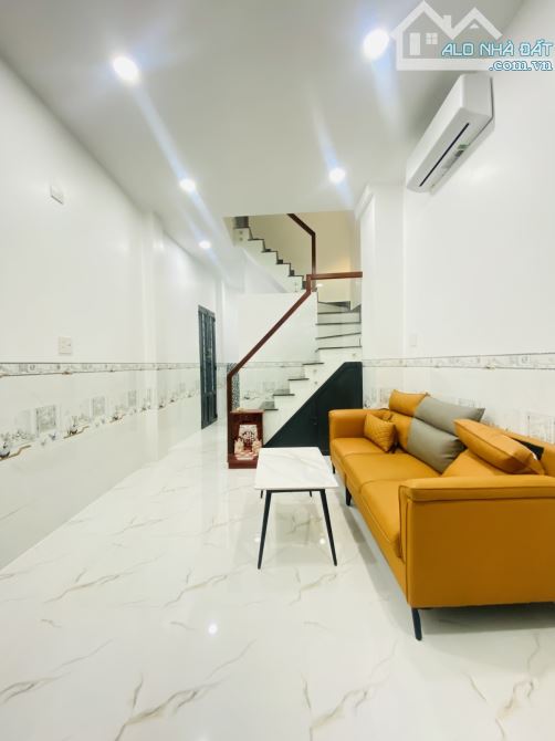 Bán nhà căn góc Lý Thái Tổ Q.10, 4 tầng, full nội thất, có cửa hậu, nhích 5 tỷ - 1