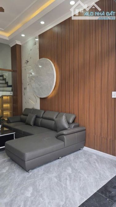 🏡 NHÀ ĐẸP 3 TẦNG HIỆN ĐẠI,ĐƯỜNG XE HƠI,NỘI THẤT CAO CẤP 4PN,3WC NHỈNH 5 TỶ - 1