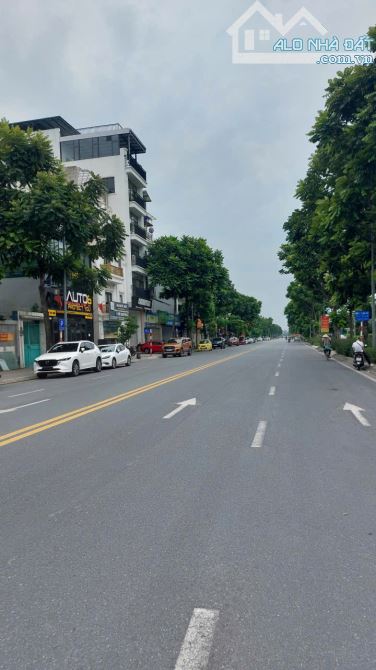 Nhà đẹp hàng xóm phố Việt Hưng, chỉ hơn 6 tỷ, ô tô đỗ tận cổng, nội thất, giá hiếm - 1