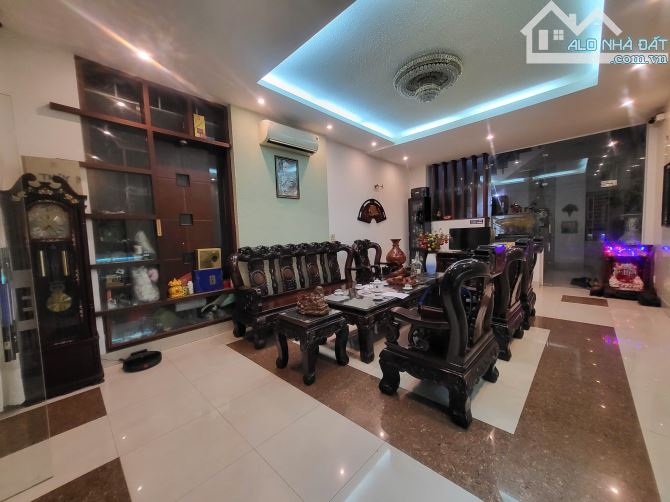 Siêu Biệt Thự 3 tầng,Mặt tiền 1200m2, full thổ, dài 65m,Nguyễn Áí Quốc, Biên Hòa - 1