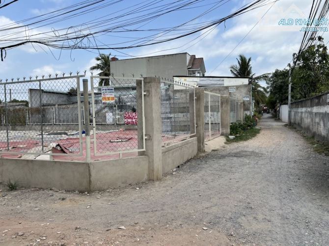Bán đất biệt thự đường Nguyễn Thị Định Quận 2 cũ P. Thạnh Mỹ Lợi gần chợ (732m2) 57 tr/m2 - 1