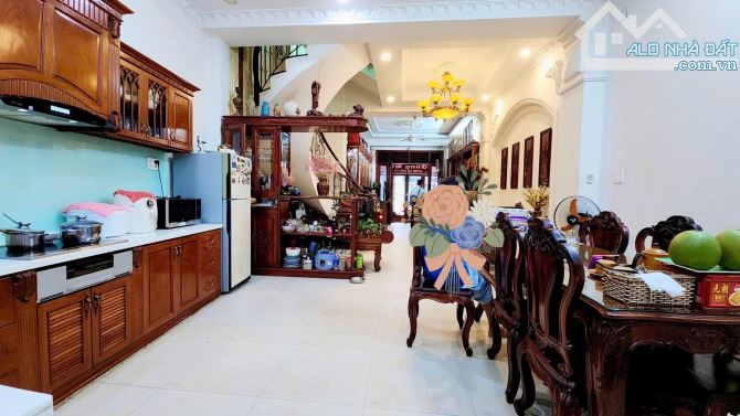 TRƯƠNG CÔNG ĐỊNH - BÀU CÁT TÂN BÌNH - DT80m2 ( 4,5 ❌18m ) 3 TẦNG - CHỈ 14 TỶ - 12