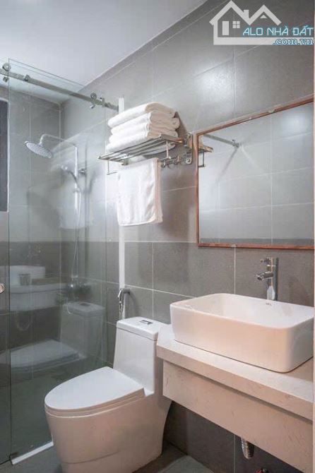 Villa hiện đại View Đẹp nằm ngay cửa ngỏ vào Trung Tâm Đà Lạt 296m2 MT đường 3/4 giá 45 Tỷ - 15