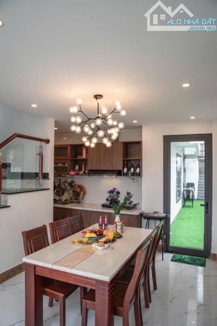 Villa hiện đại View Đẹp nằm ngay cửa ngỏ vào Trung Tâm Đà Lạt 296m2 MT đường 3/4 giá 45 Tỷ - 17