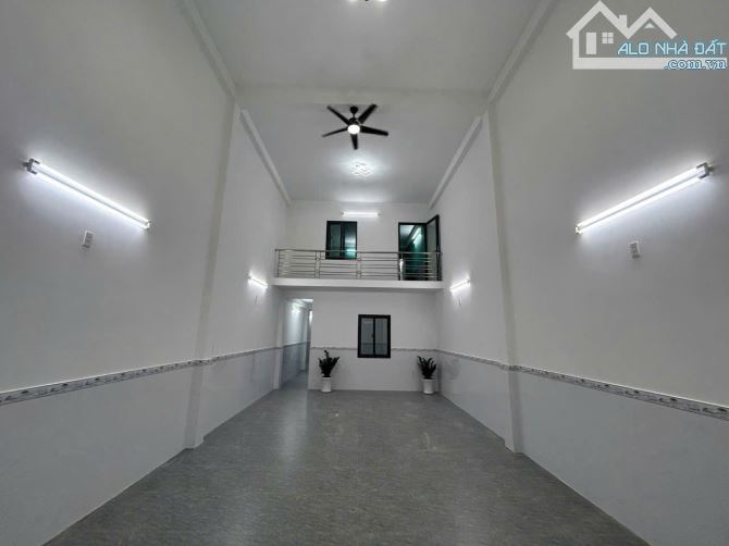 nhà 1TR 1 LẦU 1 BAN CÔNG ngay sau trường học , chợ Đình và ủy ban xã Mỹ Hạnh Bắc, - 2