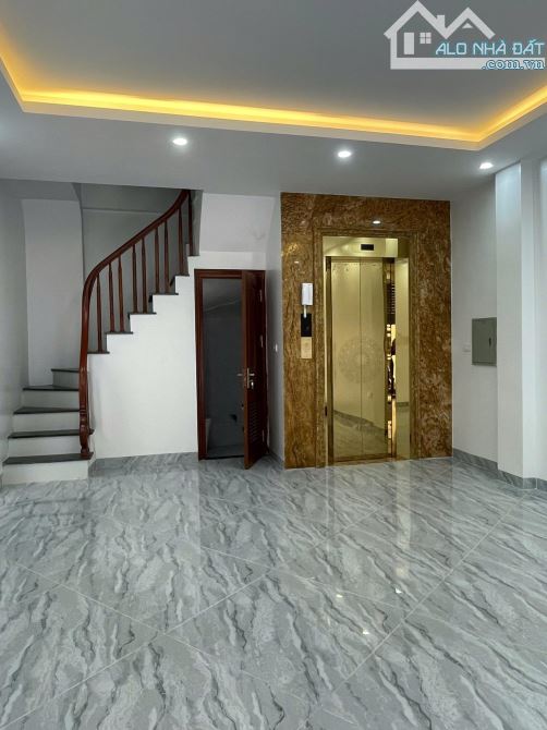 BÁN NHÀ LÔ GÓC 18,5 TỶ 50m 7 TẦNG MT 4,7m VỈA HÈ Ô TÔ TRÁNH KINH DOANH ĐỘI NHÂN BA ĐÌNH - 2