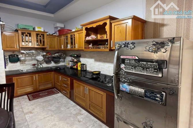 Bán nhà hẻm Lạc Long Quân, Tân Bình, 49 m² (4.2m x 12m), 2 tầng - Giá 5.6 tỷ TL - 2