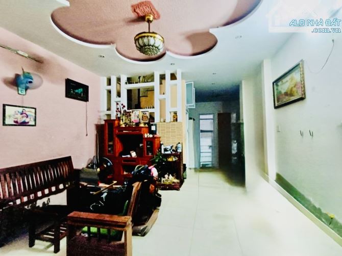 NHÀ TRỆT - LẦU HẺM 157 DƯƠNG BÁ TRẠC PHƯỜNG 1- QUẬN 8 - SÁT HẺM XE HƠI - 74M2 - NHỈNH 4 TỶ - 2