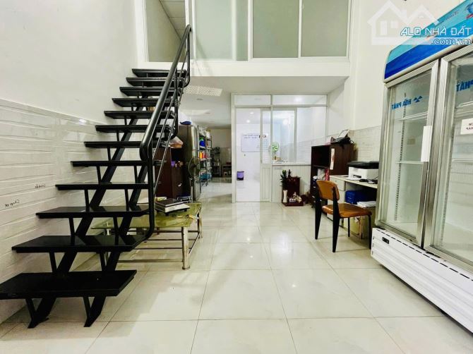Bán nhà 4x12m hẻm xe hơi ngay chân cầu Tham Lương - 2