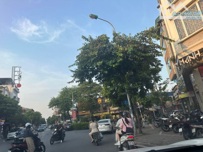 BÁN NHÀ PHỐ SÀI ĐỒNG LONG BIÊN NHỈNH 20 TỶ 78 m, MT 4.5m, Ô TÔ  ,KINH DOANH, VỈA HÈ RỘNG - 2