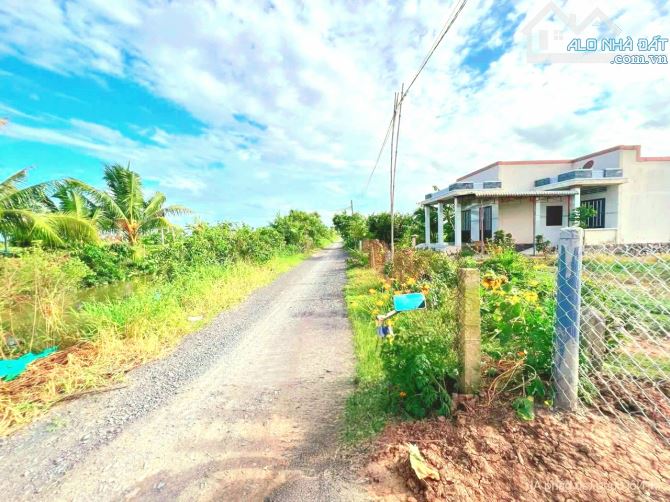 Hàng ngộp, chỉ 500tr sở hữu 600m2 đất vườn View Kênh - 2