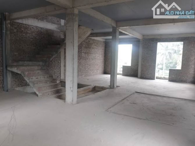 Giá hời !! BT SL Geleximco 240m2 - lô góc - trục chính - bàn giao thô - giá 35.9 tỷ CTL - 2