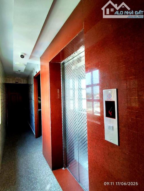 Bán khách sạn Phường 10 Gò Vấp, Góc 5 tầng, thu gần 200tr.th, Phan Văn Trị, 19.x tỷ - 2