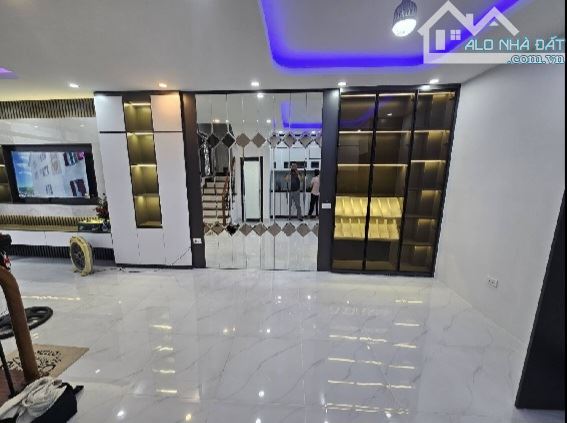 🔥 BÁN NHÀ HOÀNG CẦU 5 TẦNG, DT 29M² DÂN XÂY CHẮC CHẮN, CÁCH Ô TÔ TRÁNH 10M, CHỦ CẦN BÁN G - 2