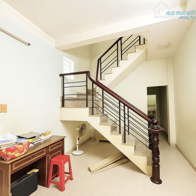 Bán Nhà Hóc Môn - 140M2 (18 x 9.5 ) - 3Tầng - Đường 10M- Chỉ 4 Tỷ. - 7