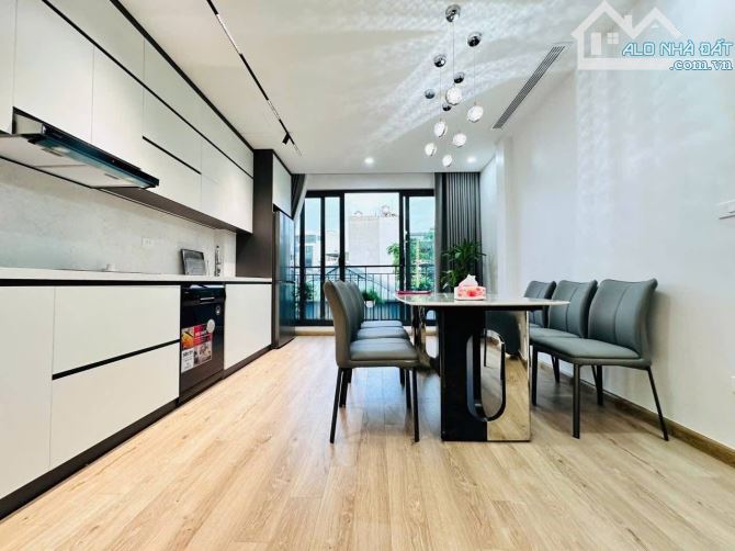 Cần bán nhà phố Cầu Diễn - Phú Diễn 42m2 5 tầng 5,2 mặt tiền - 3
