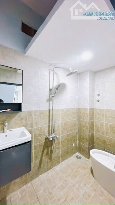 MẶT TIỀN KINH DOANH  TÂN VĨNH ĐƯỜNG SỐ  TRUNG TÂM Q4  CÓ 2 TỶ - 3