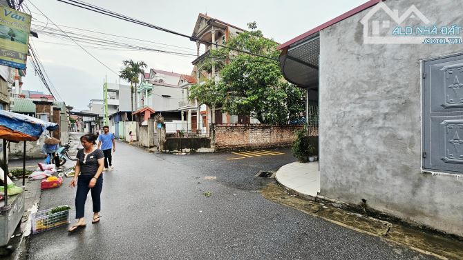 TRỤC CHÍNH KINH DOANH - CÁCH ĐƯỜNG ĐÔI NỘI BÀI VÀ KHU ĐẤU GIÁ 100M - BAO QUANH LÀ KHU CN 2 - 3