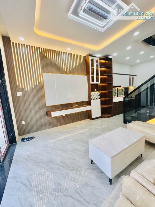 🌹🌹 Nhà mới xây. Kế Đường Trần Trọng Cung, Vincom Q7. Nhà 3pn, 3 wc. Full nội thất - 3