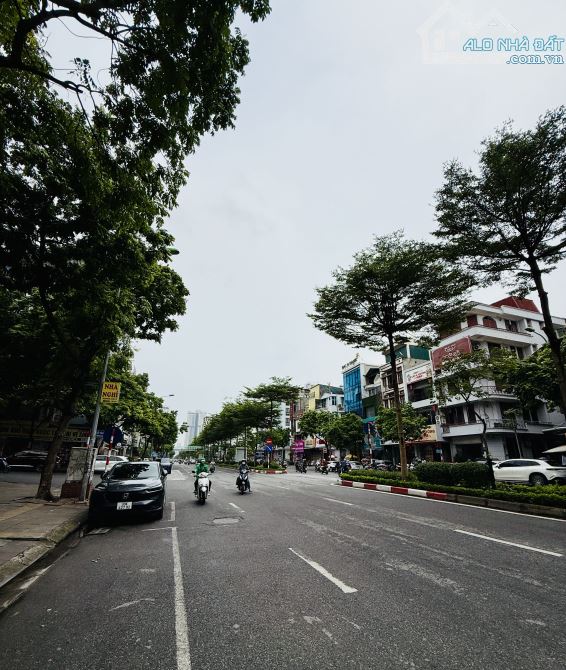 SIÊU PHẨM PHỐ TRUNG KÍNH - L/GÓC- VỈA HÈ - KINH DOANH