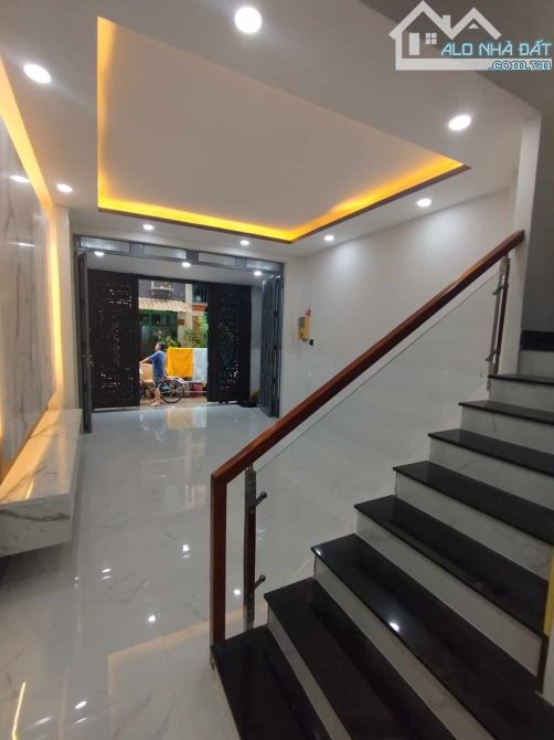 🏡 BÁN NHÀ MỚI HẺM XE HƠI ÂU DƯƠNG LÂN – 3 TẦNG ĐẸP, 42m2 - Giá 6.65 TỶ TL - 3