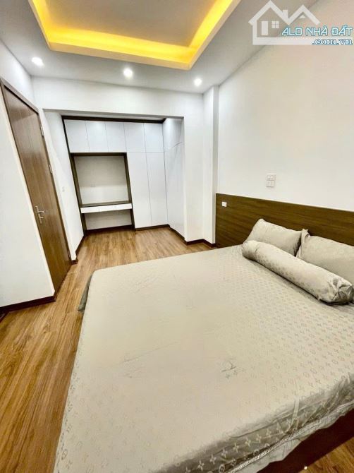 Cực Hiếm: Bán Nhà Xây Mới Cầu Giấy - DT 35m2 x 5 Tầng - Tặng Full Nội Thất - Giá Nhỉnh 8Tỷ - 3