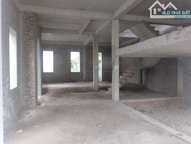 Giá hời !! BT SL Geleximco 240m2 - lô góc - trục chính - bàn giao thô - giá 35.9 tỷ CTL - 3