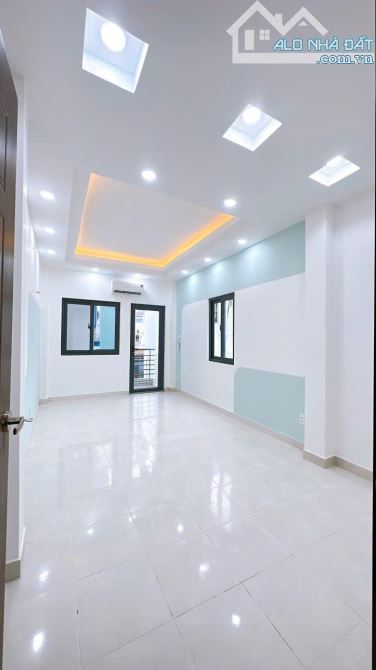 BÁN NHÀ ĐẸP 5 TẤM QUẬN 4 NGAY VĨNH KHÁNH PHỐ ẨM THỰC DT 3.1*10 GIÁ 4 TỈ 950 TL GIÁP Q1 - 4