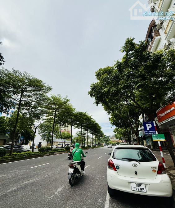 SIÊU PHẨM PHỐ TRUNG KÍNH - L/GÓC- VỈA HÈ - KINH DOANH