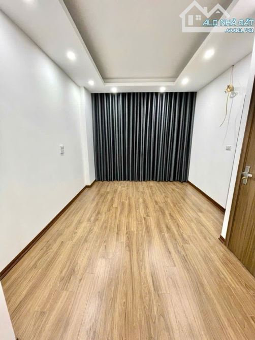 Cực Hiếm: Bán Nhà Xây Mới Cầu Giấy - DT 35m2 x 5 Tầng - Tặng Full Nội Thất - Giá Nhỉnh 8Tỷ - 4