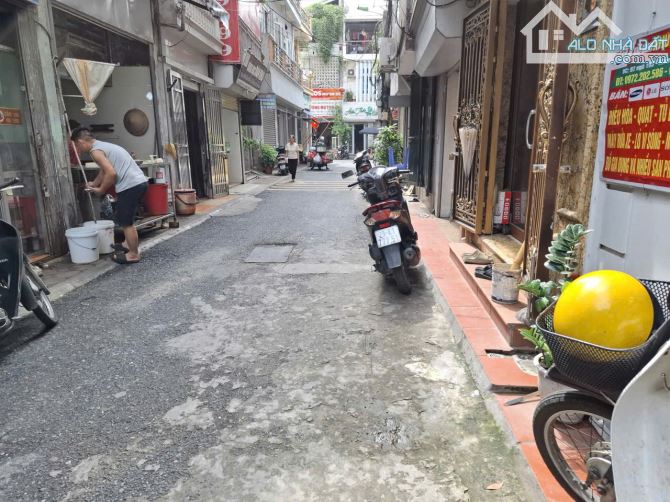 BÁN ĐẤT TẶNG NHÀ 3 TẦNG,48m/7.99 tỷ  KINH DOANH ĐỈNH - MẶT CHỢ, Ô TÔ TRÁNH,ngõ thông - 4