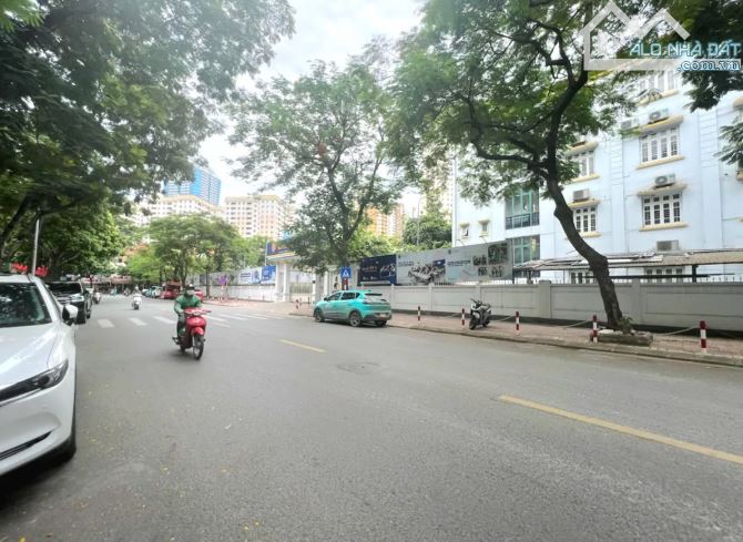 Bán nhà mặt phố Nguyễn Thị Định, đường rộng vỉa hè đẹp, mặt tiền rộng, dối diện trường học - 4