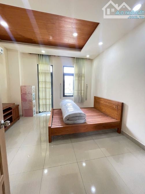 Cho thuê nhà trệt lầu KDC Nam Long 2 - Trang bị: 2 máy lạnh, 01 giường, 01 nệm, bàn ăn - 5