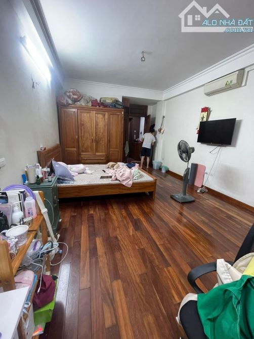 Bán nhà mặt phố Đào Tấn. Ba đình. 43m. 8 tầng. Thang máy kinh doanh. Giá 34 tỷ - 5