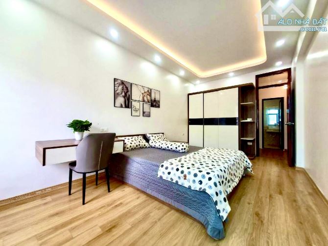 NGÕ RỘNG TRƯỚC NHÀ 3,5 m , Ô TÔ TRÁNH , ĐỖ CỔNG , FUL NỘI THẤT Ở LUÔN , CHỦ THIỆN CHÍ BÁN - 5