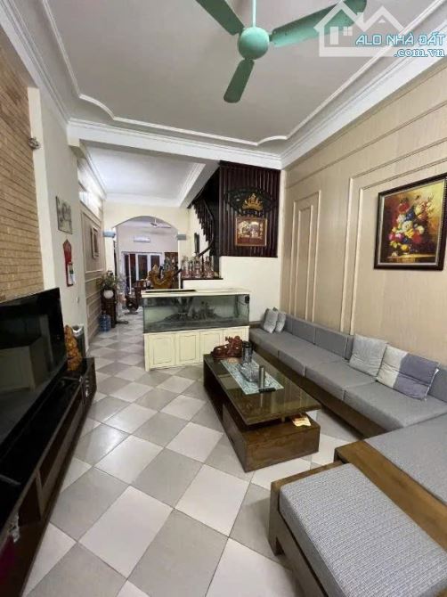 Bán nhà phố Nguyễn Văn Cừ 72m²- 5 tầng- hơn 11 tỷ, dân xây, gần ô tô, cầu Chương Dương - 5