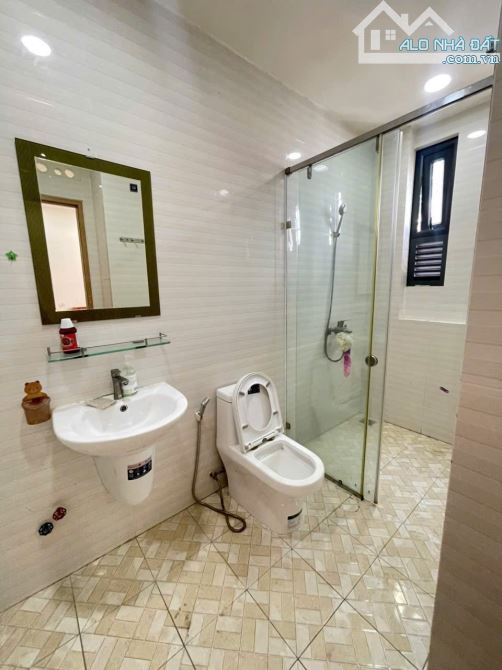 Cho thuê nhà trệt lầu KDC Nam Long 2 - Trang bị: 2 máy lạnh, 01 giường, 01 nệm, bàn ăn - 6