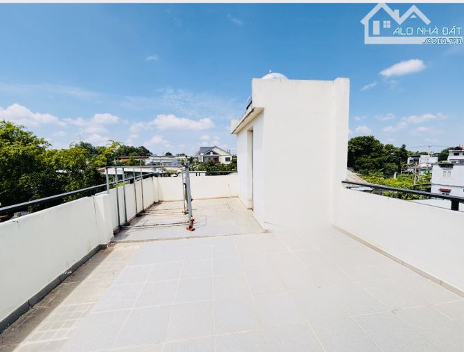 Bán Nhà Hóc Môn - 140M2 (18 x 9.5 ) - 3Tầng - Đường 10M- Chỉ 4 Tỷ. - 10
