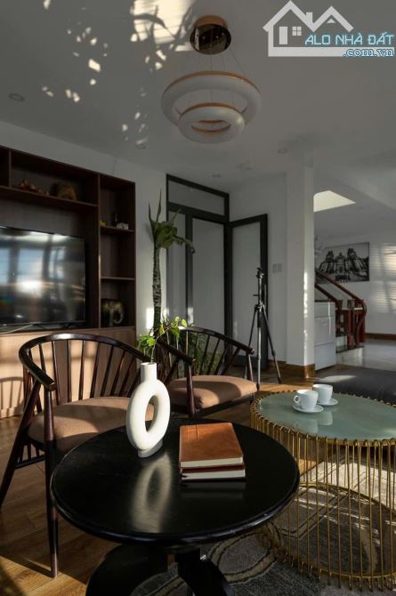 Villa hiện đại View Đẹp nằm ngay cửa ngỏ vào Trung Tâm Đà Lạt 296m2 MT đường 3/4 giá 45 Tỷ - 6