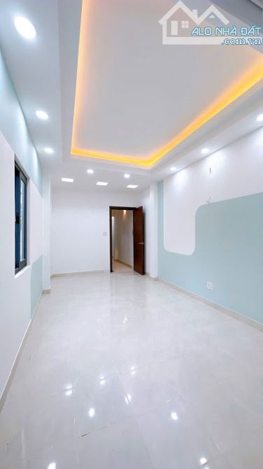 BÁN NHÀ ĐẸP 5 TẤM QUẬN 4 NGAY VĨNH KHÁNH PHỐ ẨM THỰC DT 3.1*10 GIÁ 4 TỈ 950 TL GIÁP Q1 - 7