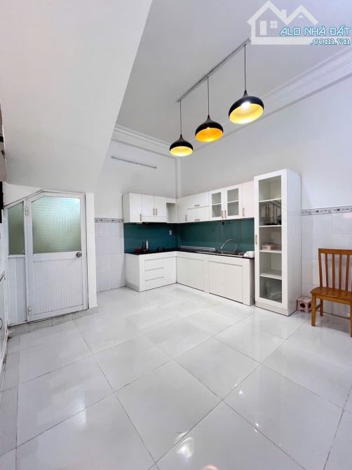 🏡 BÁN NHÀ ĐẸP – Ô TÔ NGỦ TRONG NHÀ 📍 Lê Thị Chợ – Phú Thuận – Quận 7  💎 giá chỉ 9.5 T - 7