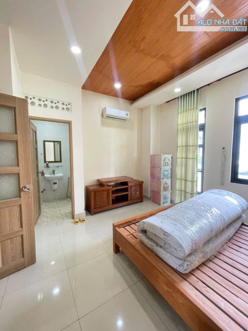 Cho thuê nhà trệt lầu KDC Nam Long 2 - Trang bị: 2 máy lạnh, 01 giường, 01 nệm, bàn ăn - 8