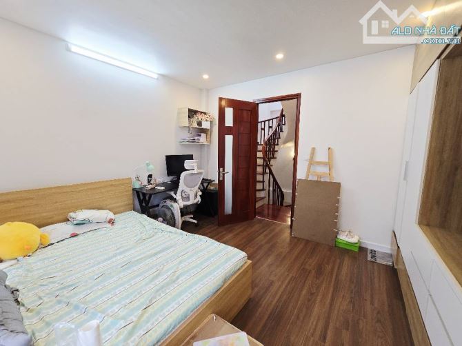 Nhà đẹp hàng xóm phố Việt Hưng, chỉ hơn 6 tỷ, ô tô đỗ tận cổng, nội thất, giá hiếm - 8