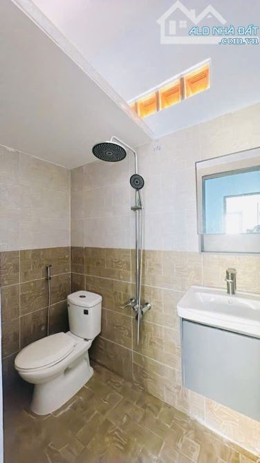 MẶT TIỀN KINH DOANH  TÂN VĨNH ĐƯỜNG SỐ  TRUNG TÂM Q4  CÓ 2 TỶ - 9