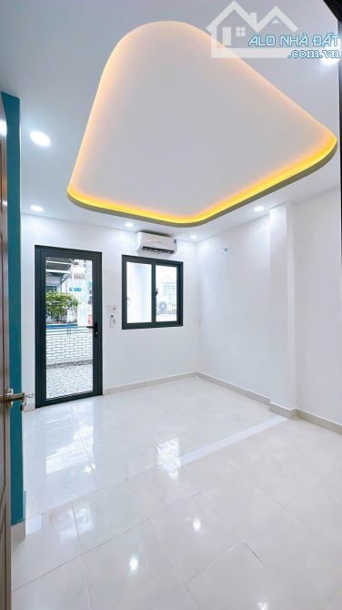 BÁN NHÀ ĐẸP 5 TẤM QUẬN 4 NGAY VĨNH KHÁNH PHỐ ẨM THỰC DT 3.1*10 GIÁ 4 TỈ 950 TL GIÁP Q1 - 9