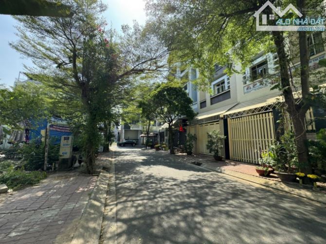 Kẹt tiền kinh doanh cần bán đất mặt phố trong đường số 5 KDC Kim Sơn quận 7 giá cực mềm