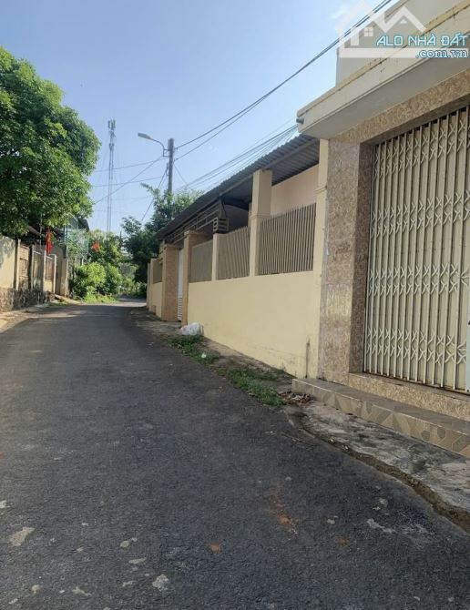 BÁN NHÀ 2 MẶT ĐƯỜNG TRƯỚC VÀ SAU HẺM 118 Y NUÊ NAY HẺM MAI THỊ LỰU ĐI VÀO. GIÁ: 1,870 TỶ