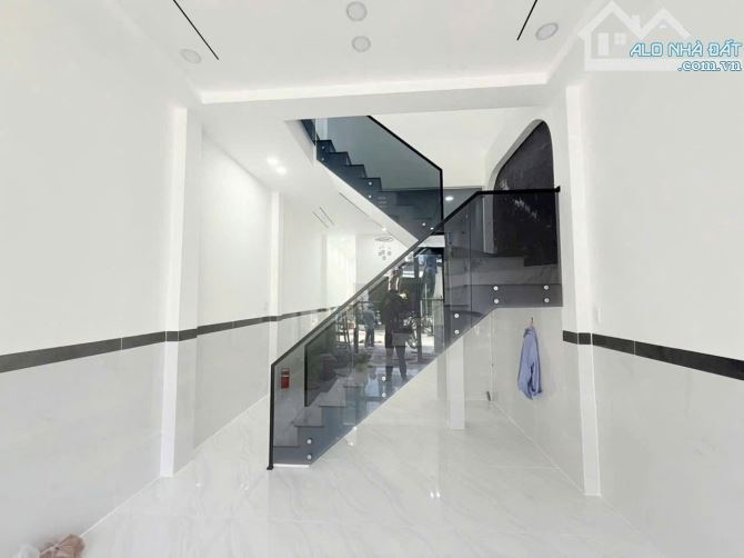Bán nhà 1 trệt 1 lầu gần Bến xe Biên Hòa, Chợ Bửu Long, 72m2, giá 4 tỷ 950.
