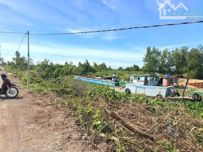 Hàng Vip, 500m2 đất vườn Chuyển Thổ View Kênh chỉ 390tr
