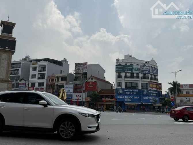 HOT! Rẻ hơn lô kế bên 10 giá. Bán gấp 70m khu 4,3ha cạnh vòng xuyến Văn Giang, Hưng Yên
